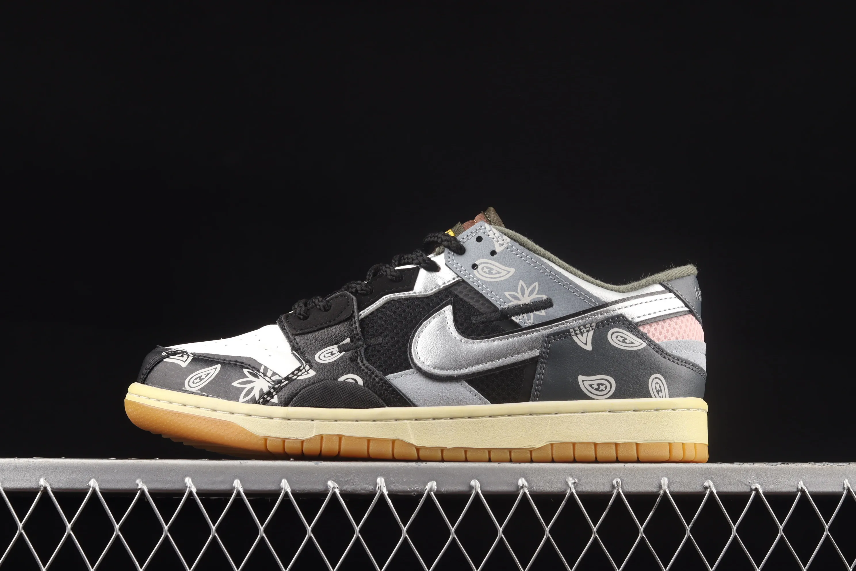 All categories Nk SB Dunk series Nk SB Dunk Low low-top skate shoes Nk Dunk Scrap stitching low-top skate shoes black gray silver DB0500-200